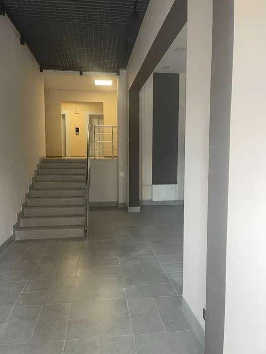 Продаж 2-кімнатної квартири 62 м², Метрологічна вул., 5