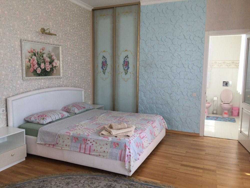 Оренда будинку 385 м², Золочівська вул.