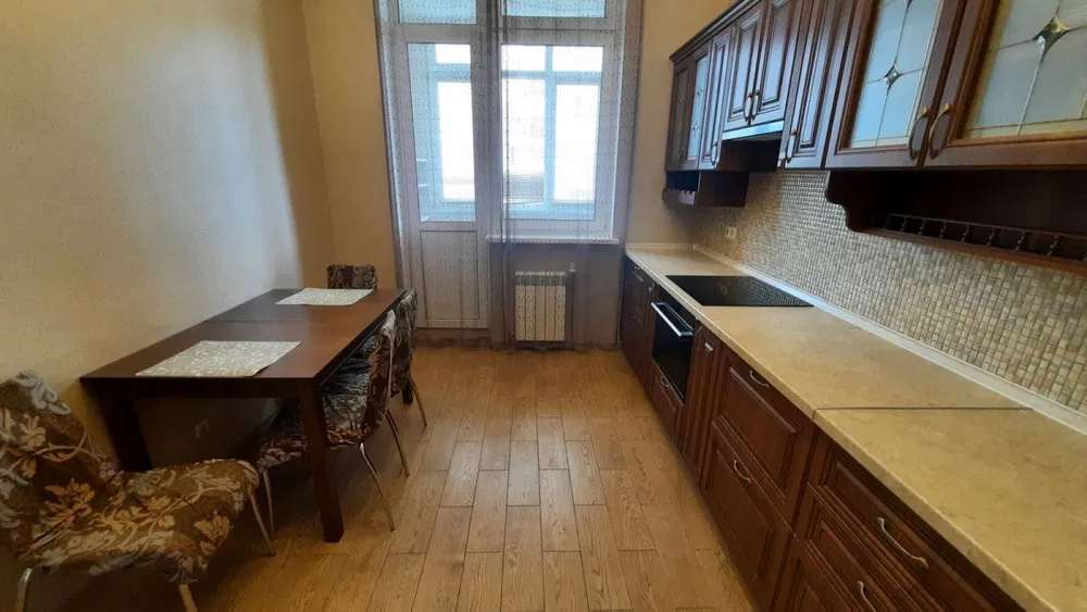 Продаж 3-кімнатної квартири 95 м², Гната Хоткевича вул., 12