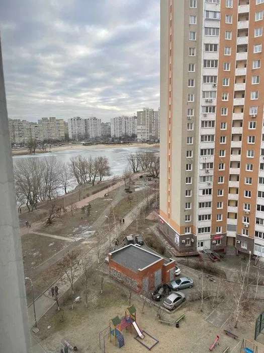 Аренда 3-комнатной квартиры 99 м², Драгоманова ул., 1к10