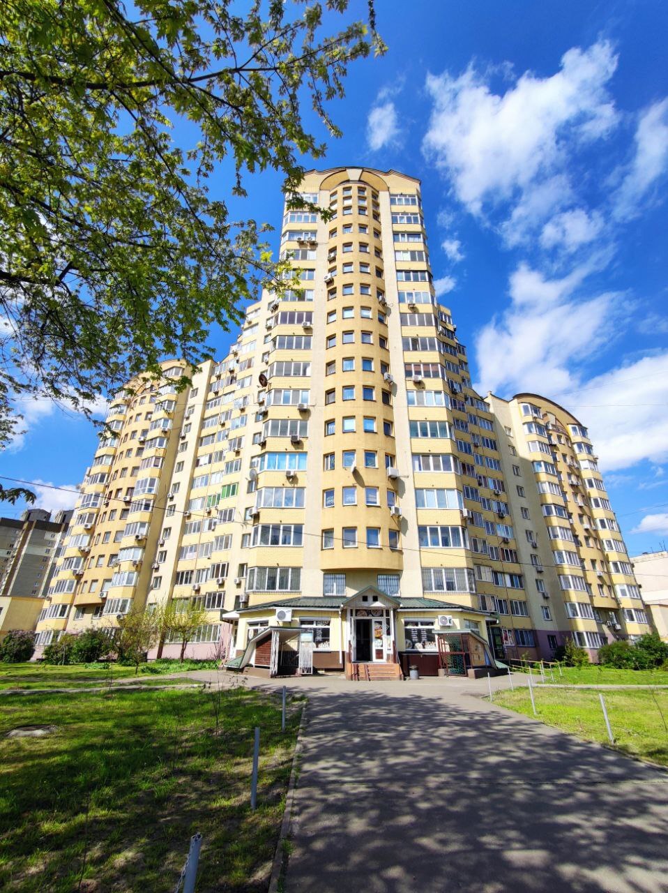 Продаж 2-кімнатної квартири 75 м², Тростянецька вул., 49