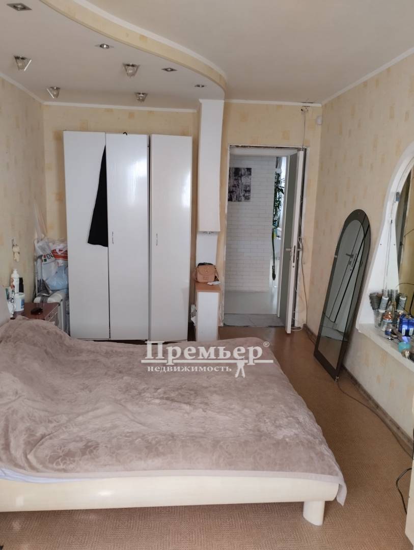 Продаж 4-кімнатної квартири 75 м², Генерала Бочарова вул.