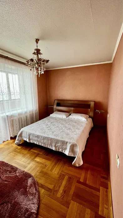 Продаж 3-кімнатної квартири 72 м², Центральна вул., 53