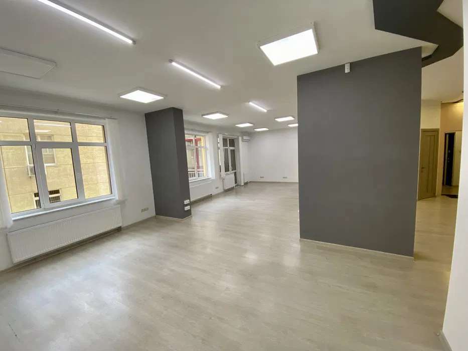 Продаж 2-кімнатної квартири 114 м², Євгена Коновальця вул., 36Е