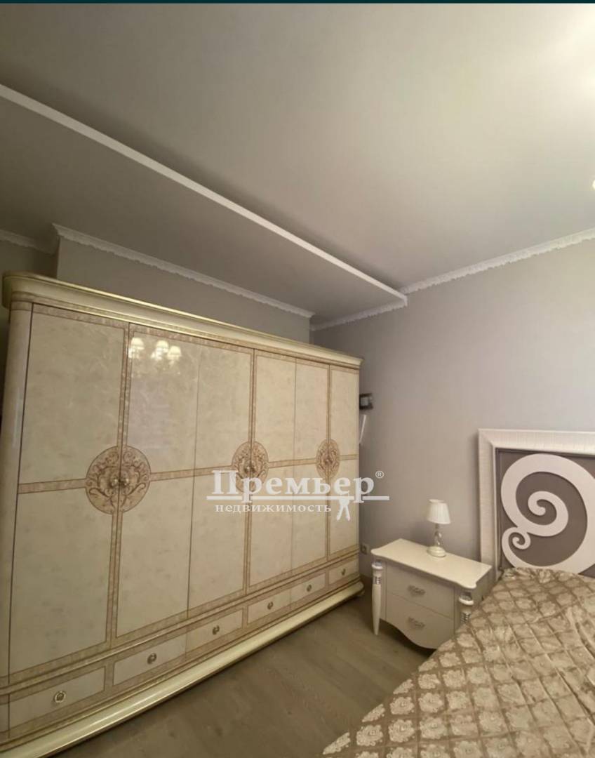 Продаж 2-кімнатної квартири 83 м², Середньофонтанська вул.