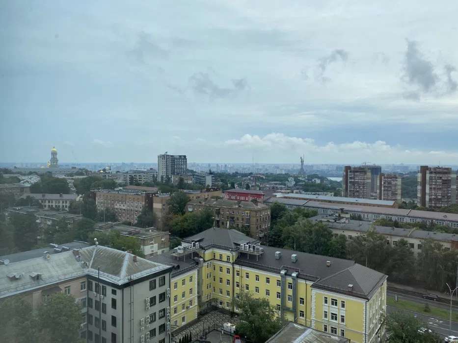 Аренда 3-комнатной квартиры 130 м², Лескова ул.
