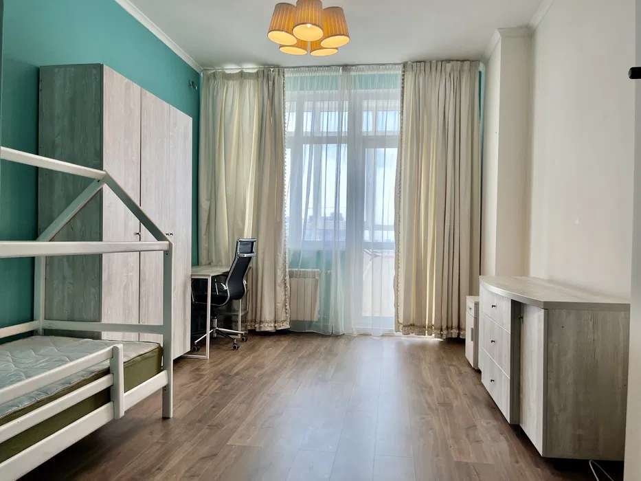 Аренда 3-комнатной квартиры 156 м², Евгения Коновальца ул.