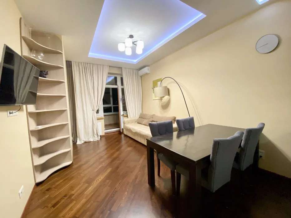 Продаж 2-кімнатної квартири 78 м², Євгена Коновальця вул.