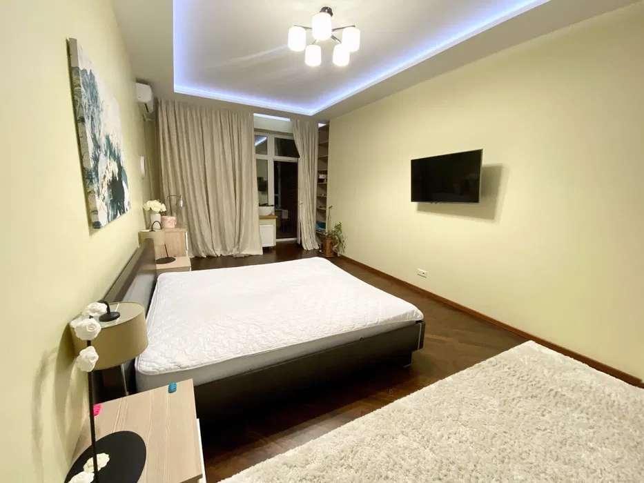 Продаж 2-кімнатної квартири 78 м², Євгена Коновальця вул.