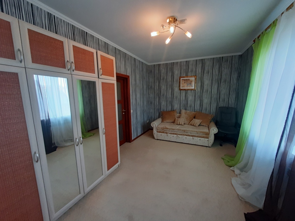 Продаж будинку 300 м², Зоряна вул., 1