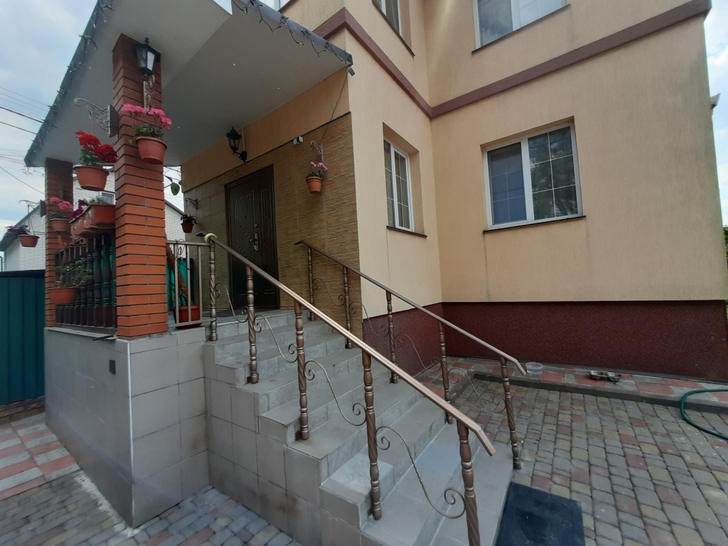 Продаж будинку 300 м², Зоряна вул., 1