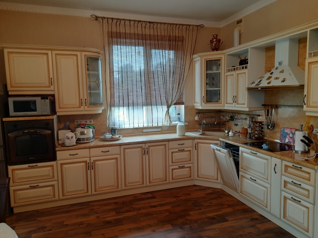 Продаж будинку 300 м², Зоряна вул., 1