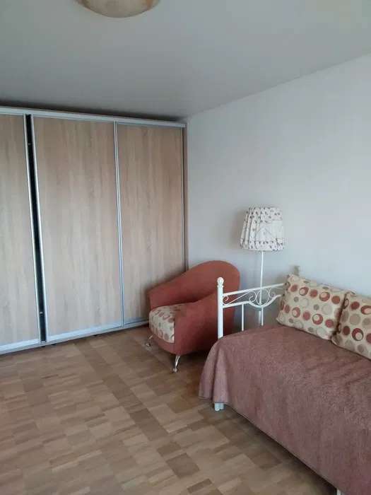 Оренда 1-кімнатної квартири 40 м², Салютна вул.