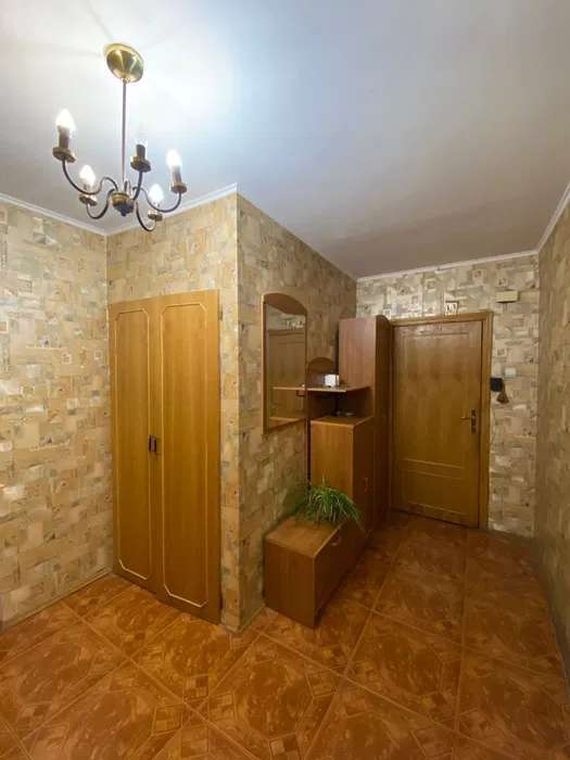 Оренда 3-кімнатної квартири 100 м², Ревуцького вул.