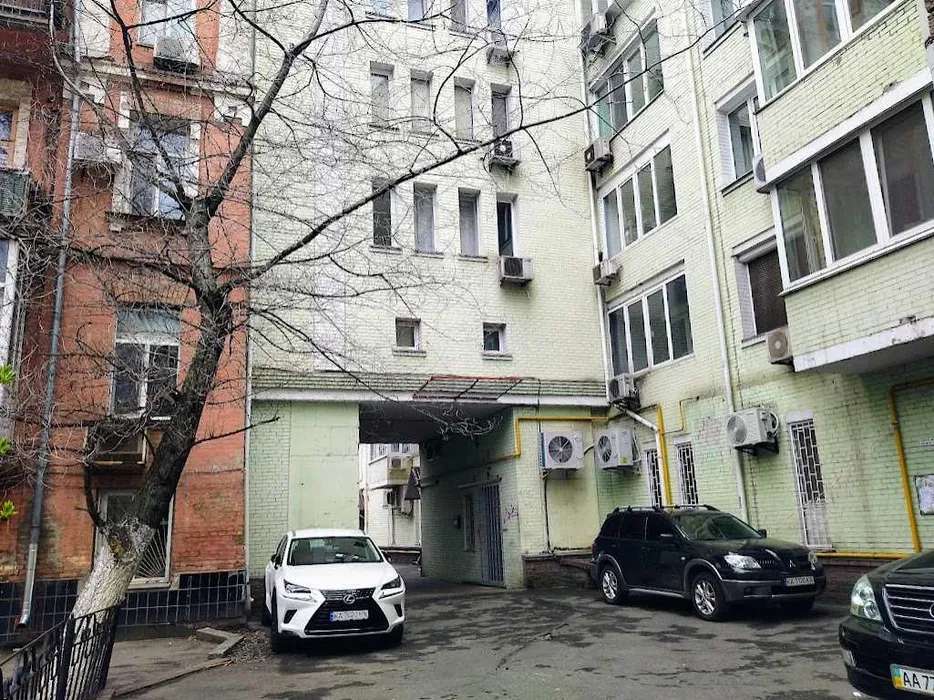Продажа 2-комнатной квартиры 81 м², Межигорская ул., 28