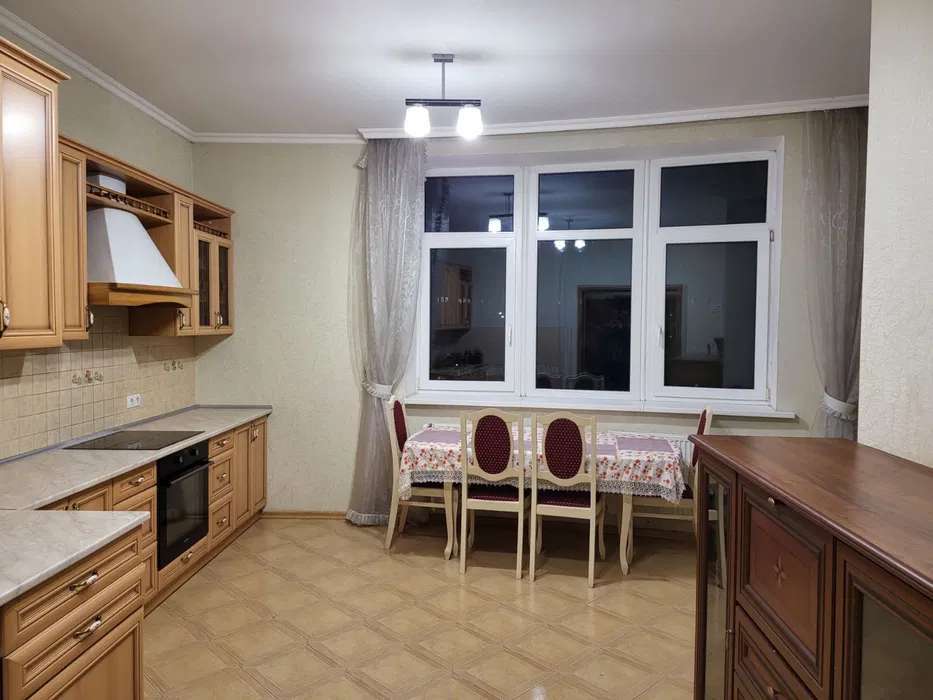 Продаж 3-кімнатної квартири 127 м², Старонаводницька вул., 6Б