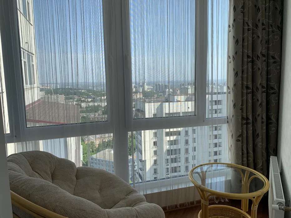 Аренда 3-комнатной квартиры 160 м², Евгения Коновальца ул.