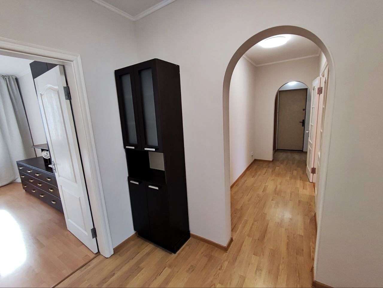 Оренда 3-кімнатної квартири 873 м², Драгоманова вул., 9