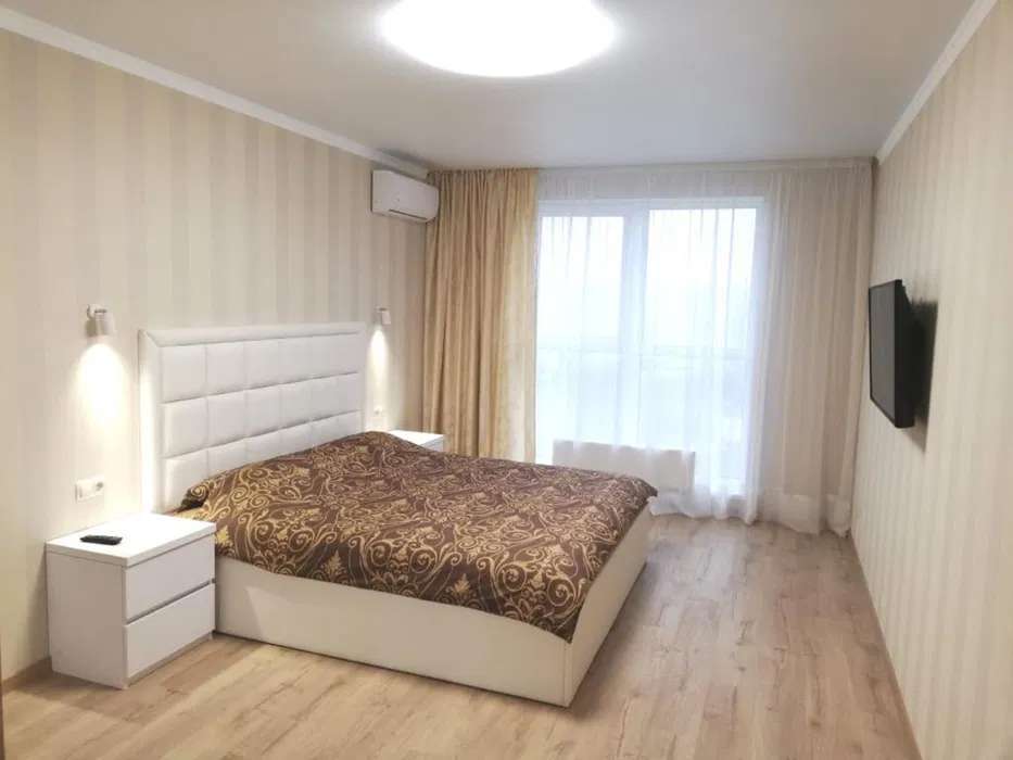 Аренда 1-комнатной квартиры 52 м², Ревуцкого ул.