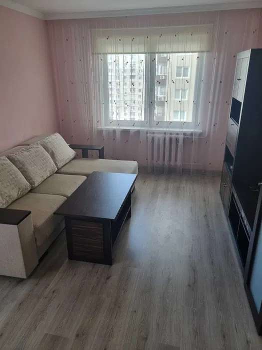 Оренда 3-кімнатної квартири 92 м², Анни Ахматової вул.