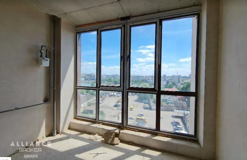 Продаж 1-кімнатної квартири 49.5 м², Староміська вул.