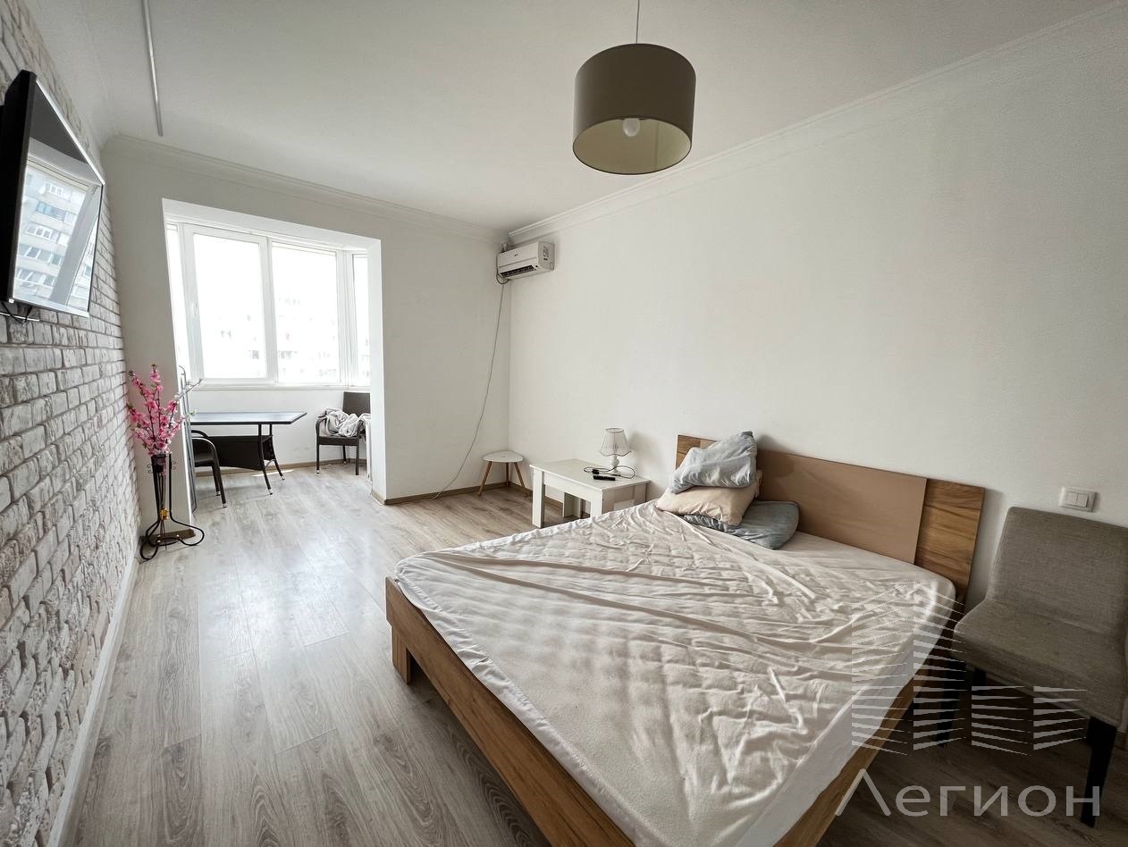 Продаж 1-кімнатної квартири 41 м², Мирна вул.