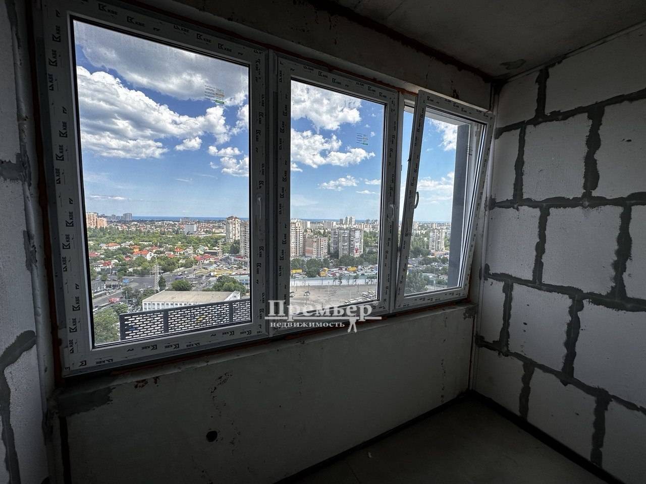 Продаж 1-кімнатної квартири 43 м², Варненська вул.