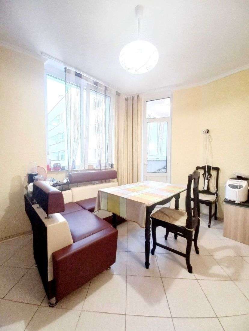Продаж 1-кімнатної квартири 38 м², Світла вул.