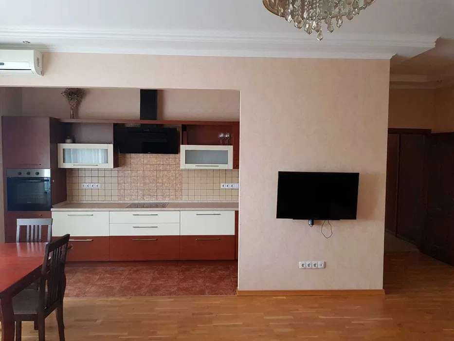 Оренда 3-кімнатної квартири 98 м², Євгена Коновальця вул., 44А
