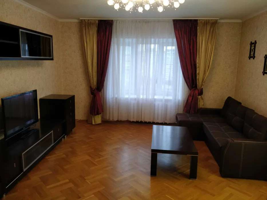 Оренда 3-кімнатної квартири 103 м², Анни Ахматової вул.