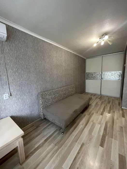 Продаж 1-кімнатної квартири 28 м², Празька вул.
