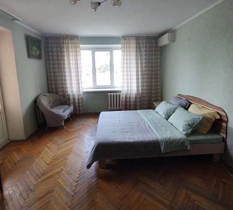 Продаж 3-кімнатної квартири 70 м², Полкова вул., 74
