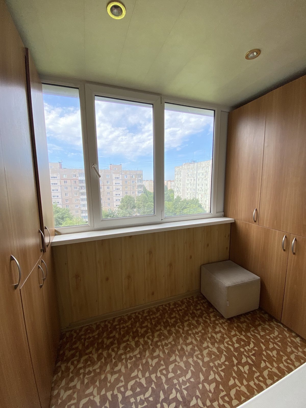 Продажа 3-комнатной квартиры 70 м², Днепровские Пороги ул.
