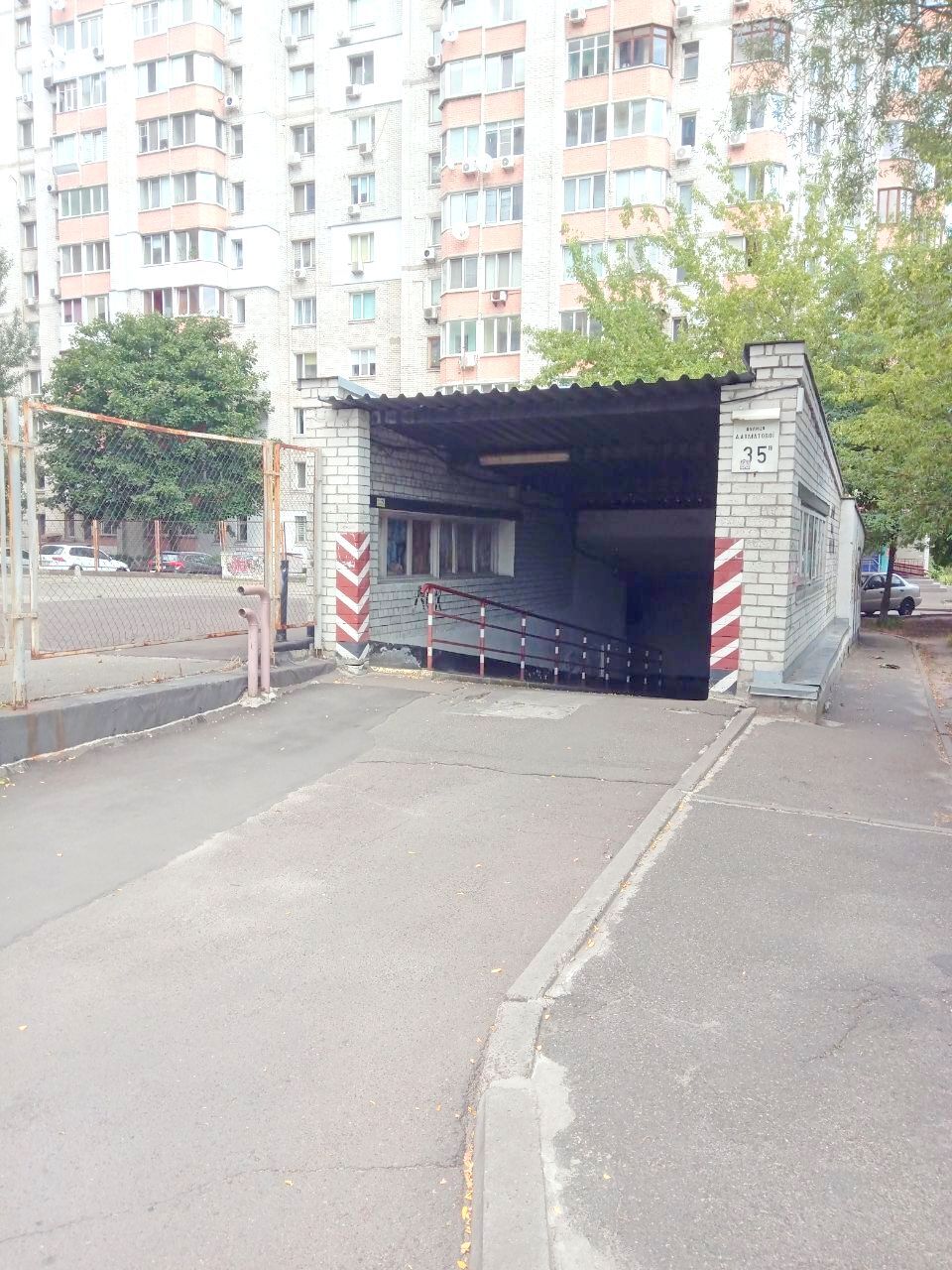 Продаж машиномісця 16.5 м², Анни Ахматової вул., 35