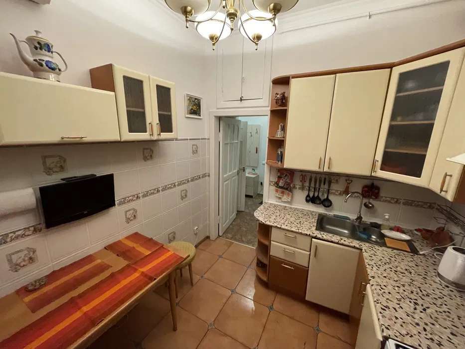 Оренда 3-кімнатної квартири 62 м², Володимирська вул.
