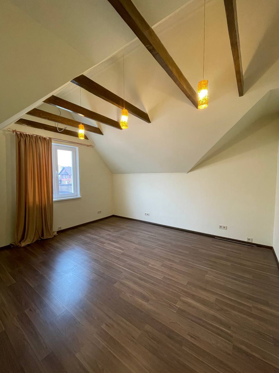 Оренда офісу 240 м², Помаранчева,22