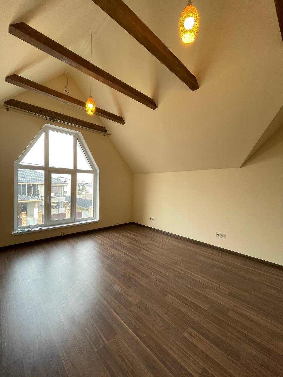 Оренда офісу 240 м², Помаранчева,22