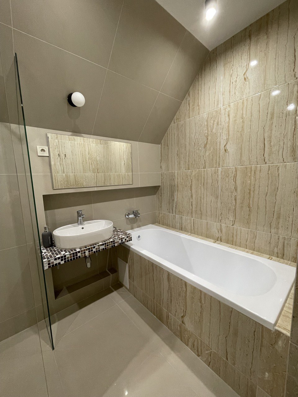 Оренда офісу 240 м², Помаранчева,22