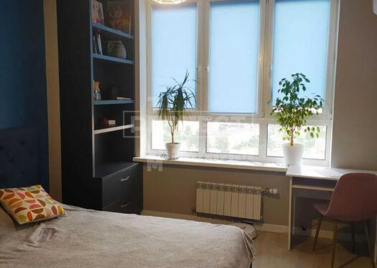 Продаж 3-кімнатної квартири 61 м², Драгоманова вул., 10