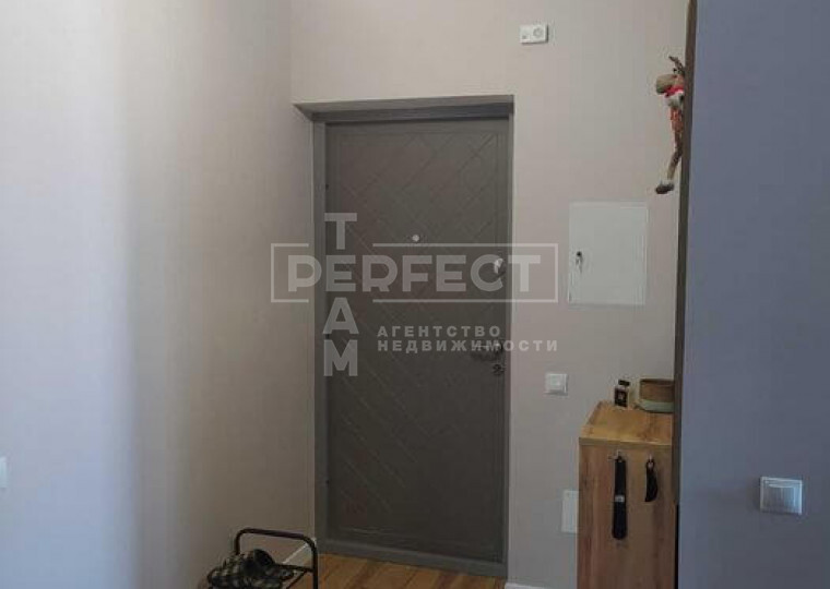 Продажа 3-комнатной квартиры 61 м², Драгоманова ул., 10