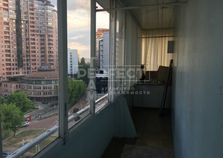 Продаж 3-кімнатної квартири 78 м², Євгена Коновальця вул., 37