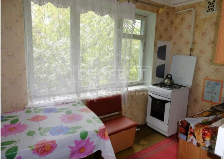 Продаж 2-кімнатної квартири 46 м², Космічна вул., 3