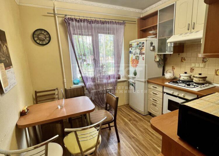 Продажа 3-комнатной квартиры 70 м², Светлицкого ул., 28В
