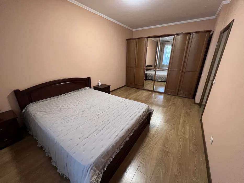 Оренда 2-кімнатної квартири 78 м², Срібнокільська вул.