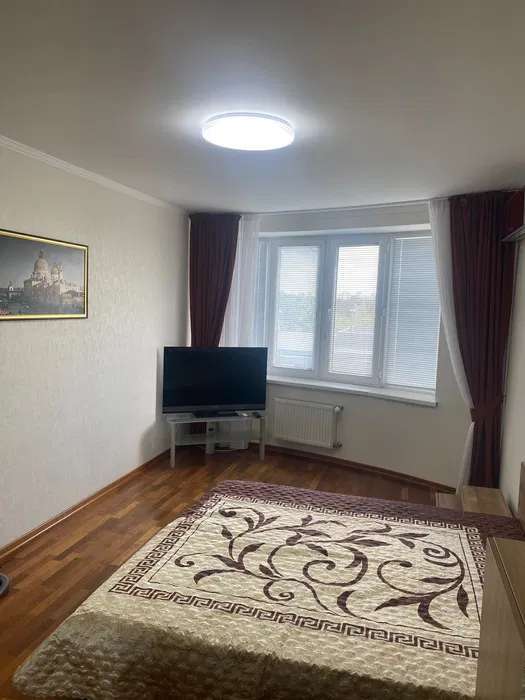 Оренда 1-кімнатної квартири 45 м², Верховинна вул., 35