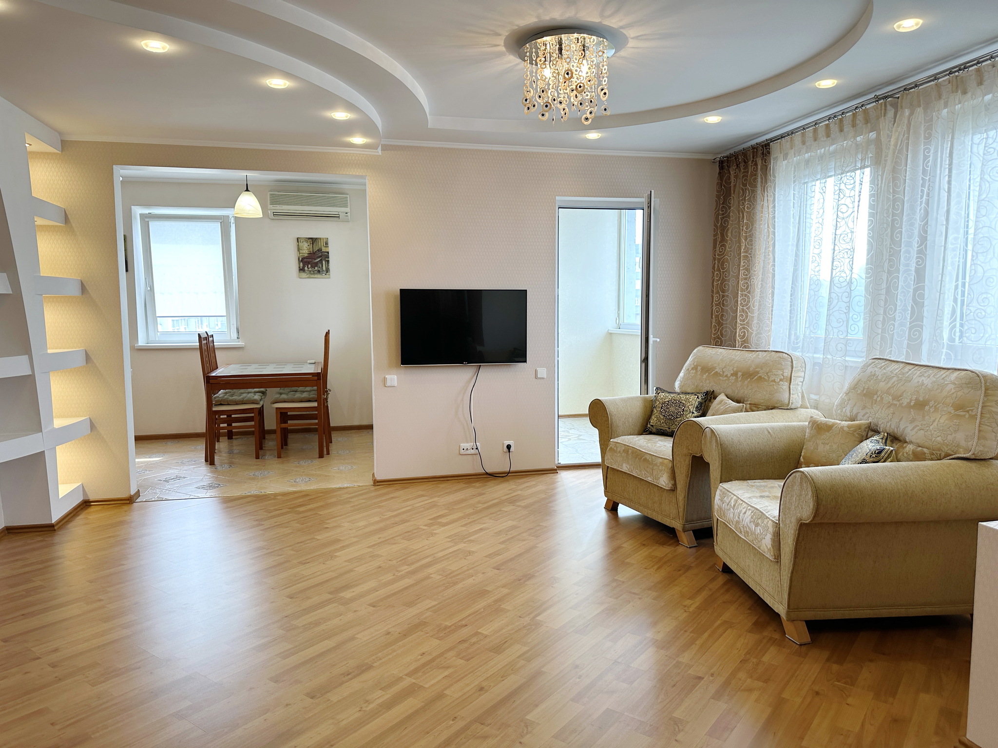 Продаж 5-кімнатної квартири 157 м², Героїв Дніпра вул., 53