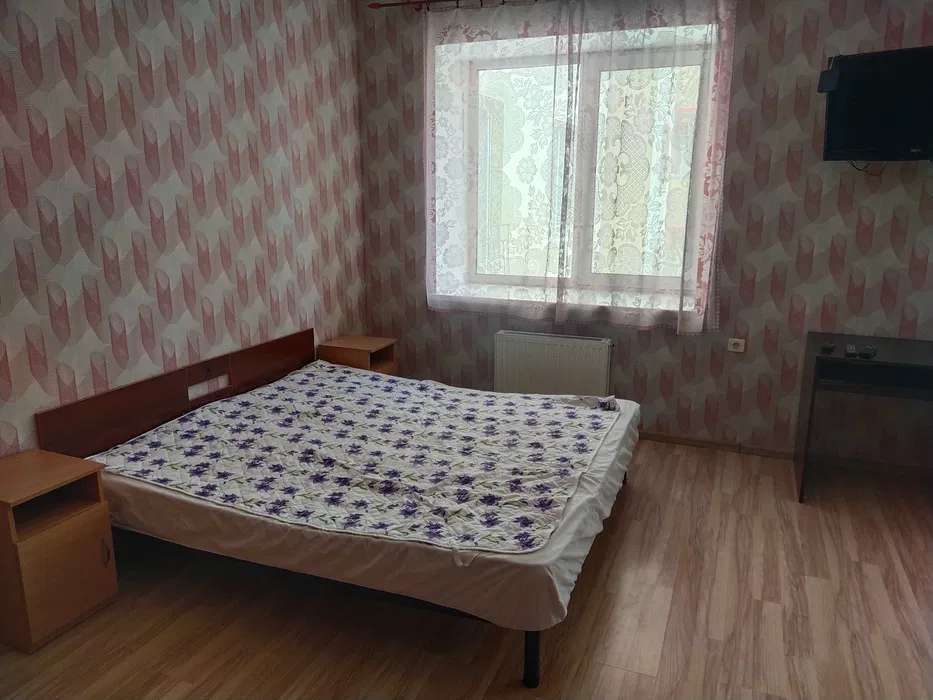 Оренда 1-кімнатної квартири 45 м², Комбінатна вул., 25