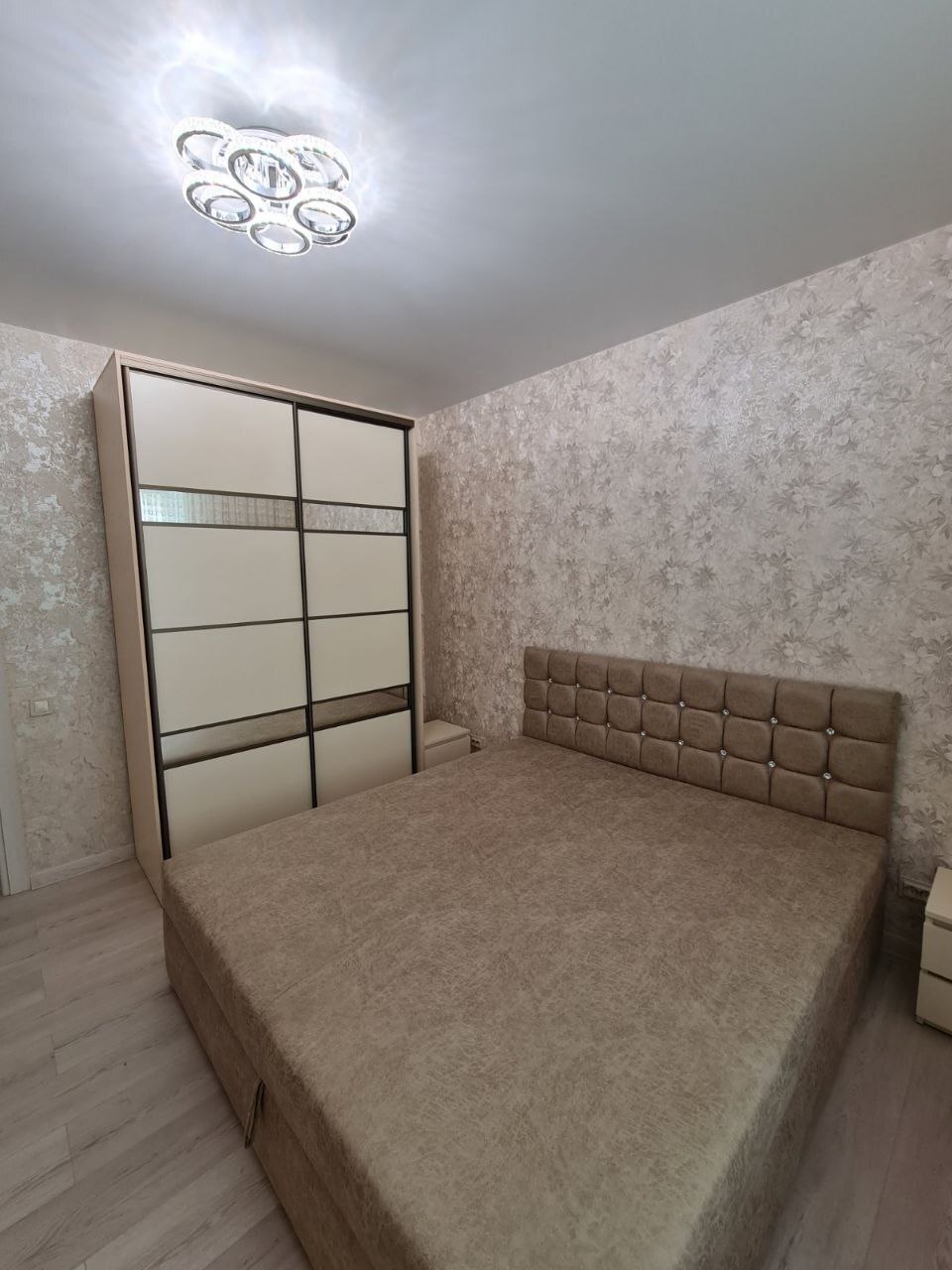 Оренда 2-кімнатної квартири 64 м², Зарічанська вул.