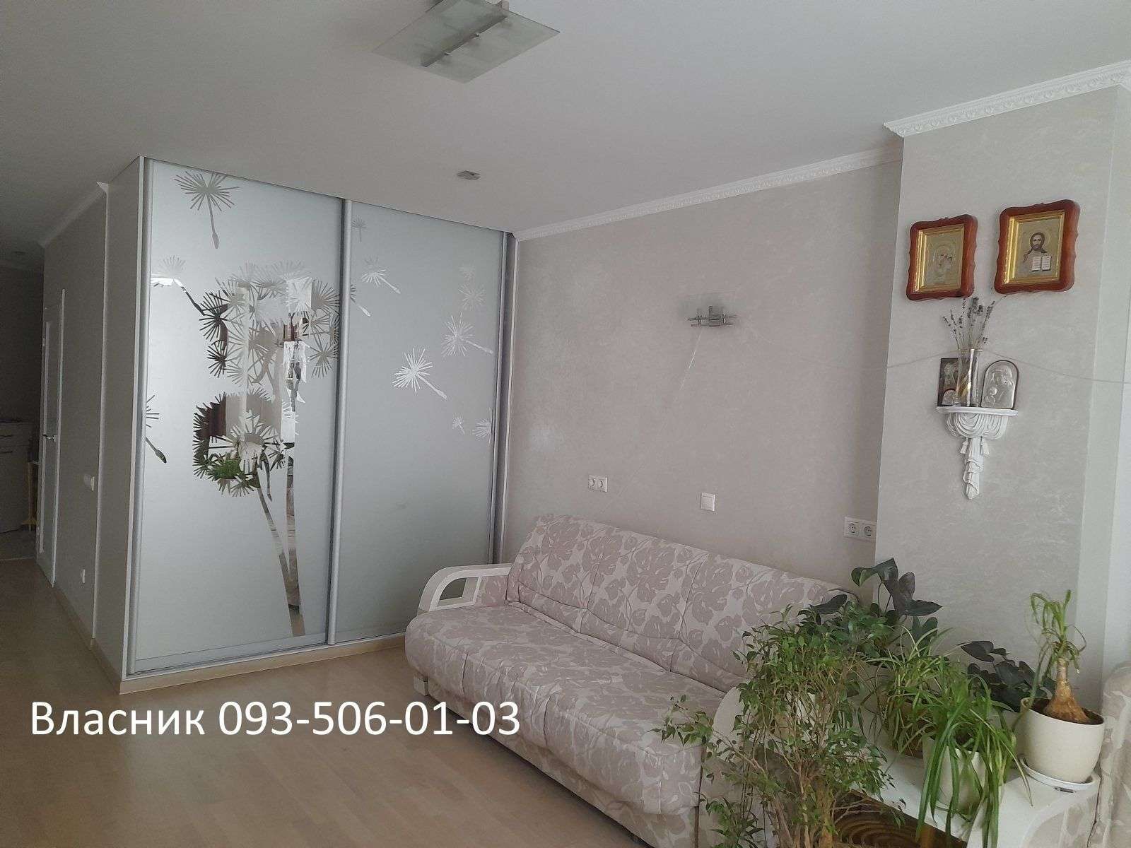 Продаж 1-кімнатної квартири 56 м², Світла вул.