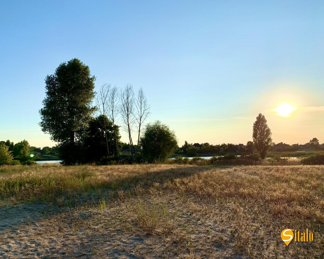 Продаж ділянки під індивідуальне житлове будівництво 10 соток